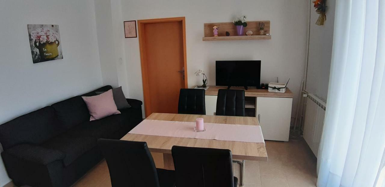 קרס Apartmani Ana מראה חיצוני תמונה