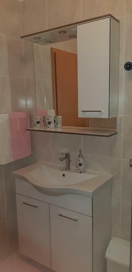 קרס Apartmani Ana מראה חיצוני תמונה